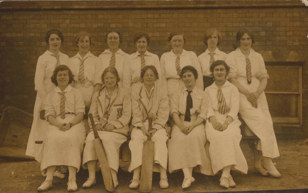 Women's cricket team, 1915 (D587/1/7 )