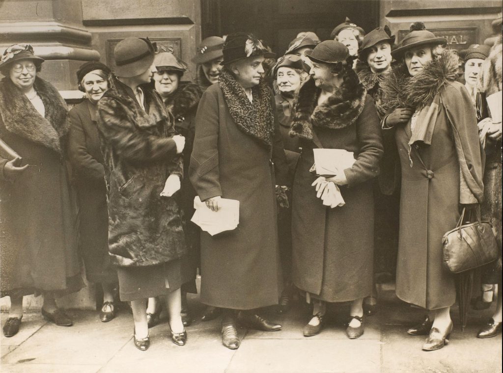 Photograph of Eleanor Rathbone with the Bermuda delegation (1935)