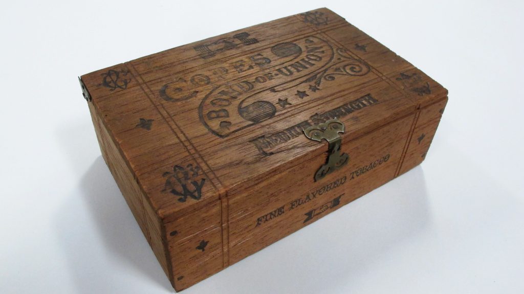 Wooden Cope's 'Bond of Union' tobacco box